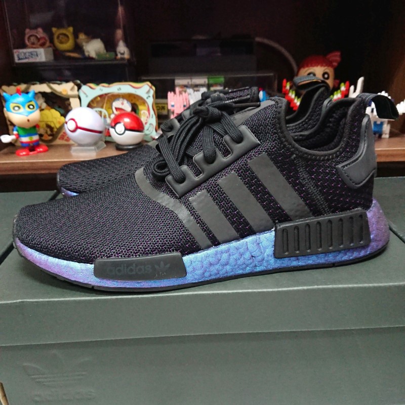 【小八】adidas NMD R1 Black Metallic 黑 金屬 FV3645