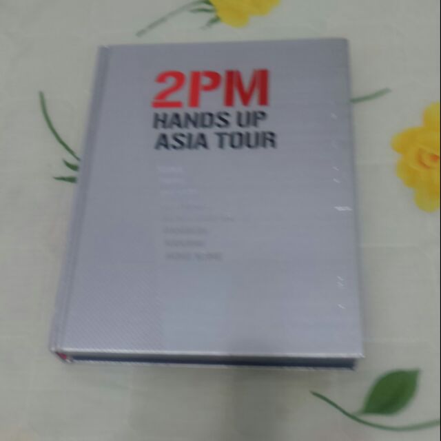 2PM - HANDS UP ASIA TOUR最新亞洲巡迴演唱會實錄DVD(2DVD+300頁豪華寫真冊)