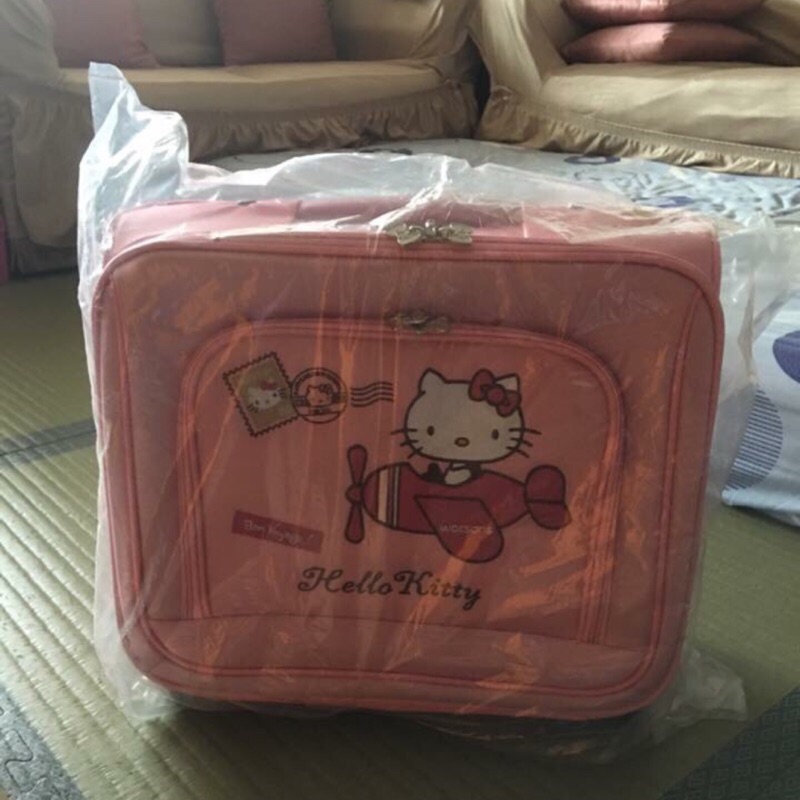 Hello kitty登機箱