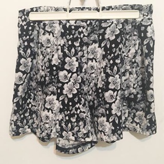 starmimi 黑白水彩水墨花卉雪紡短褲 夏日度假風 褲子 short pants