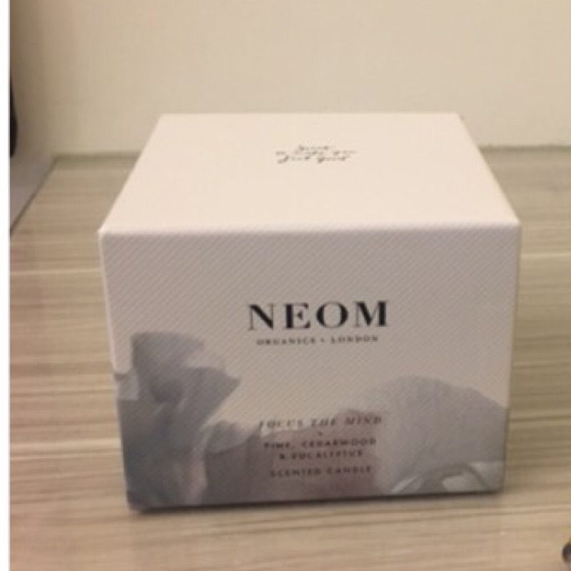Neom 限量版 市面上已斷貨 香氛蠟燭420g 專注心靈(松子,雪松,尤加利)  只剩一個~ 可加購蓋子