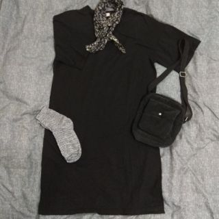 黑色素面寬鬆長版T-shirt/夏季T-shirt/黑色素面洋裝