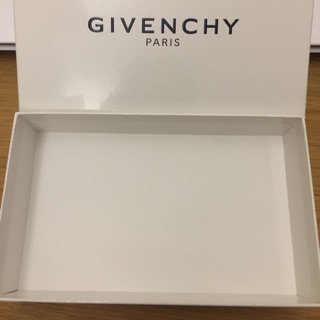 Givenchy皮夾白色盒子