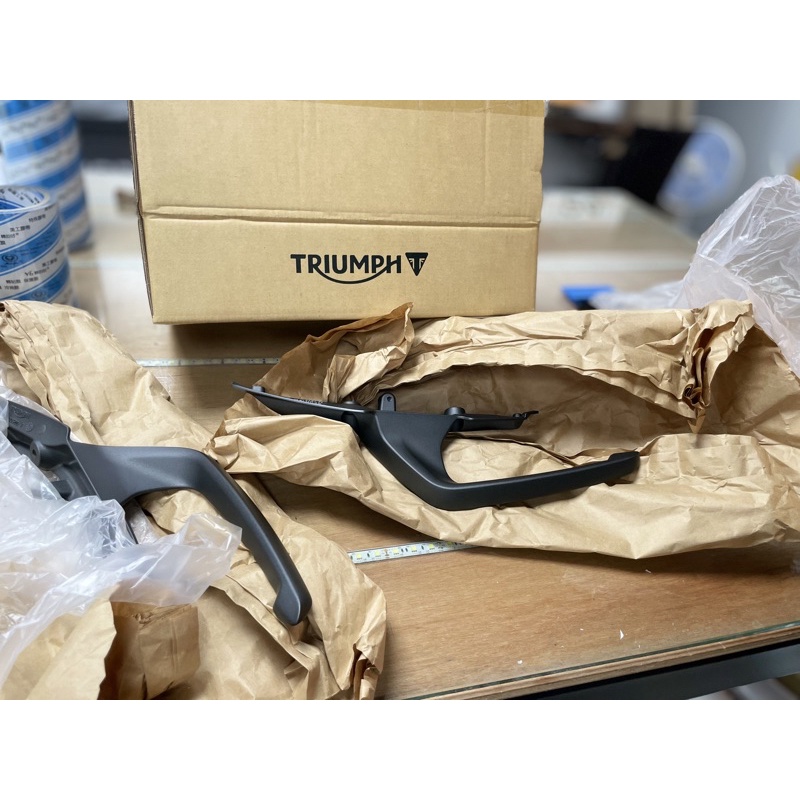 (預購)TRIUMPH 凱旋原廠 Pillion Grab Handles_Triumph Trident660_後扶手