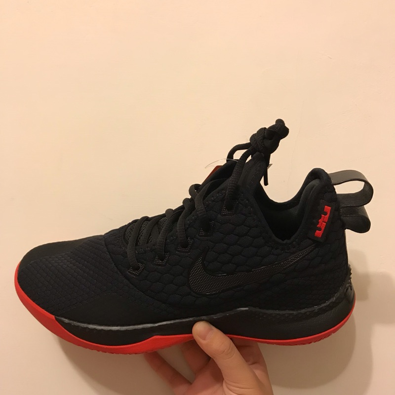 LEBRON WITNESS III EP籃球鞋