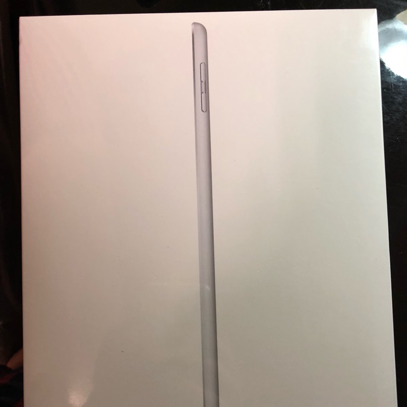iPad 2018 9.7吋 32g WiFi 銀色全新未拆封