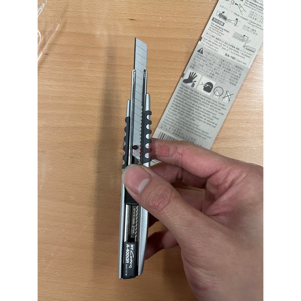 「工具家達人」 日本製 NT Cutter 美工刀 A-400GRP 文具刀 日本專業美工刀 防滑 金屬握把