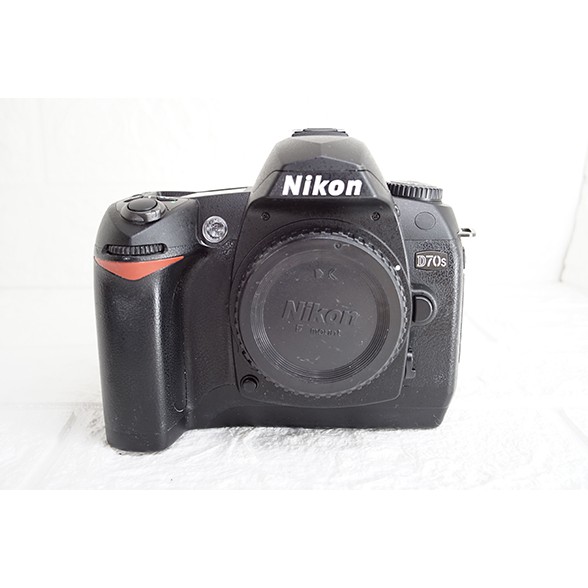 NIKON D70s 單眼相機+YONGNUO 50MM F1.8 FOR NIKON 鏡頭售3000元