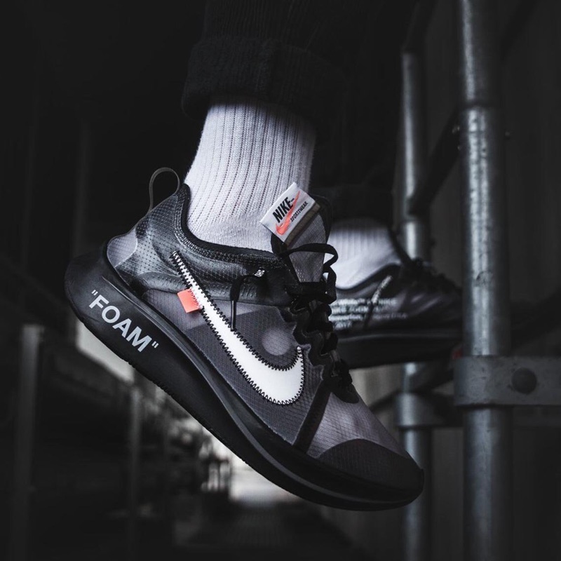 zoom off white black