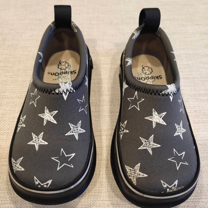 Skippon日本兒童機能鞋-黑底滿天星 16cm