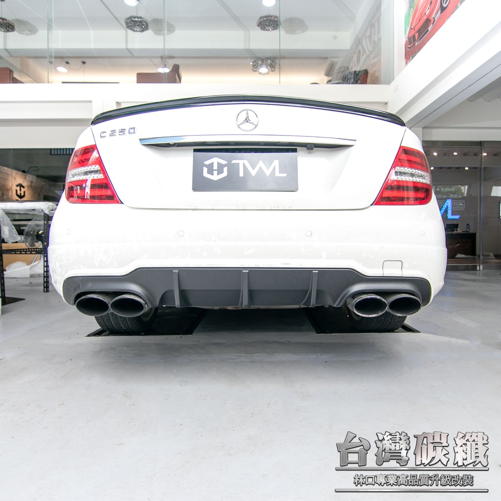 TWL台灣碳纖 全新BENZ W204 12 13 14年小改款C250改C63 AMG後保桿後下巴 後中巴 4出