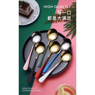 愛寶百貨.廚房用品.餐具「匙面304不鏽鋼歐風馬卡龍鏡面湯匙(單把販售.白.藍.粉.紅.綠.黑隨機可留言許願)」