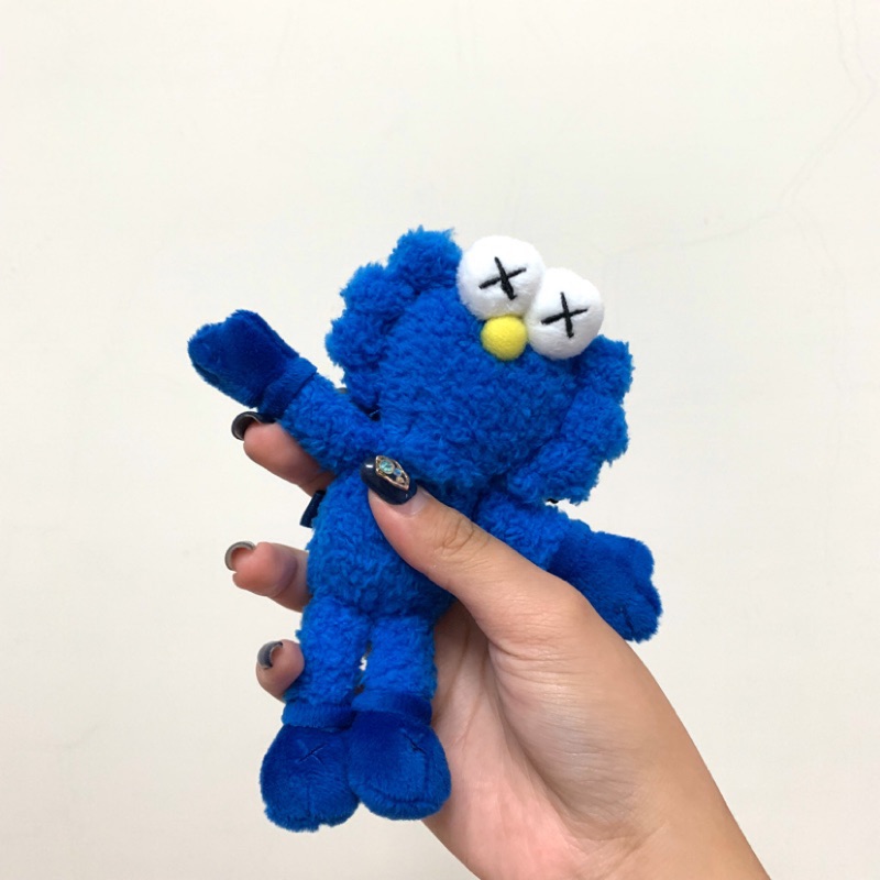 ［全新正品］KAWS BBF 公仔玩偶 現場排隊購買 正版的價格