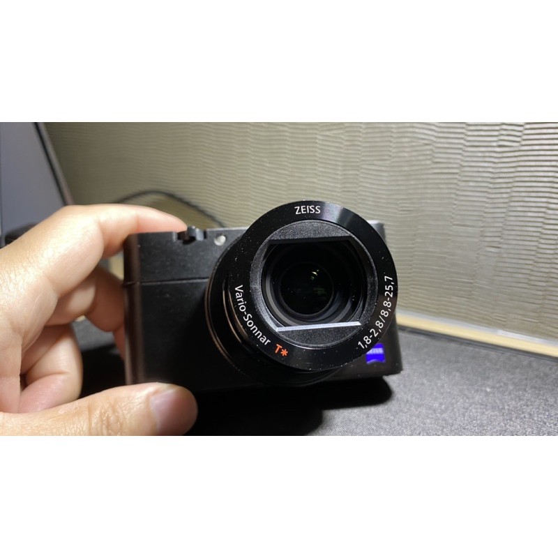 Sony RX100 M5 台灣公司貨，少用，附原廠皮套及另外2個原廠電池（共3個）