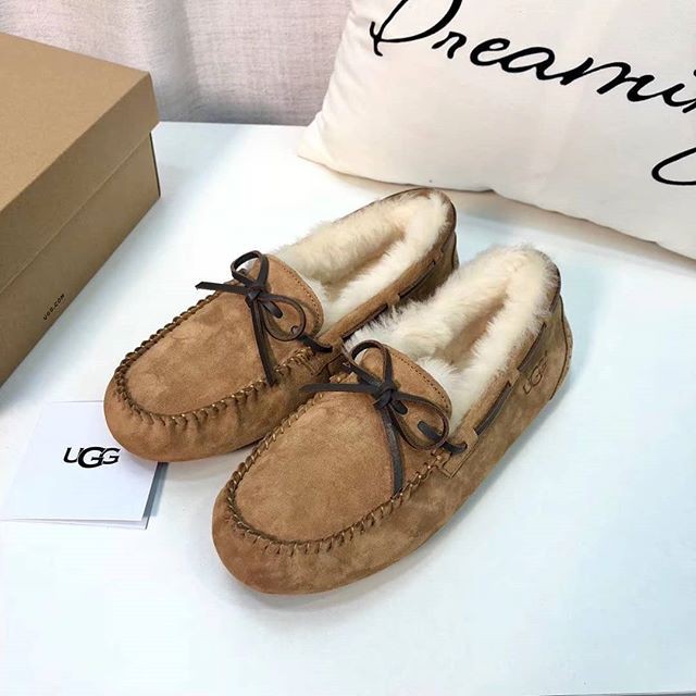 【新品】UGG DAKOTA