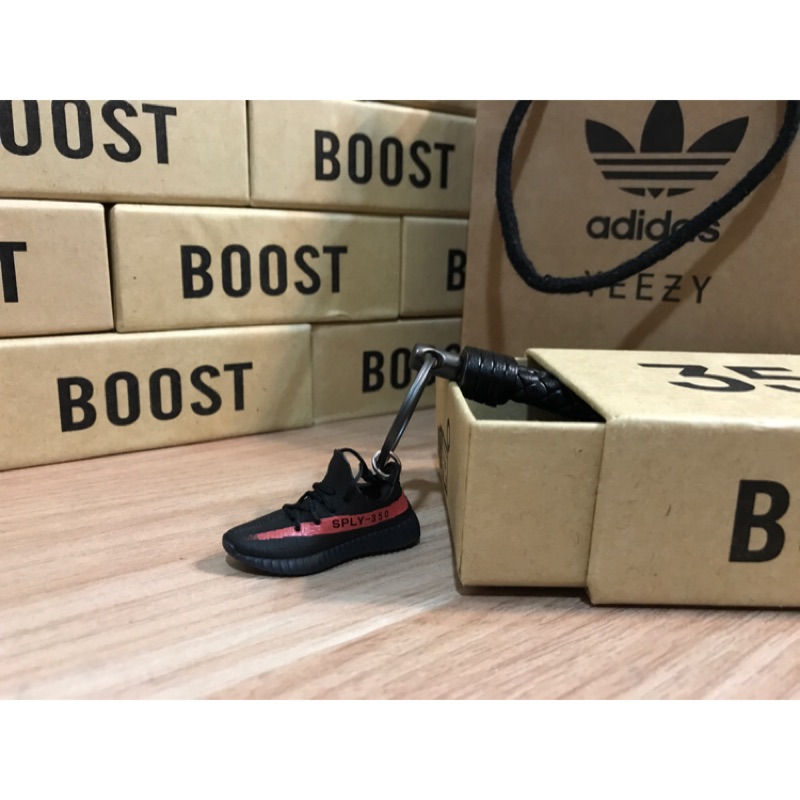 [FutureStore]❗️少量現貨❗️ Adidas yeezy boost 350 v2 黑紅 吊飾