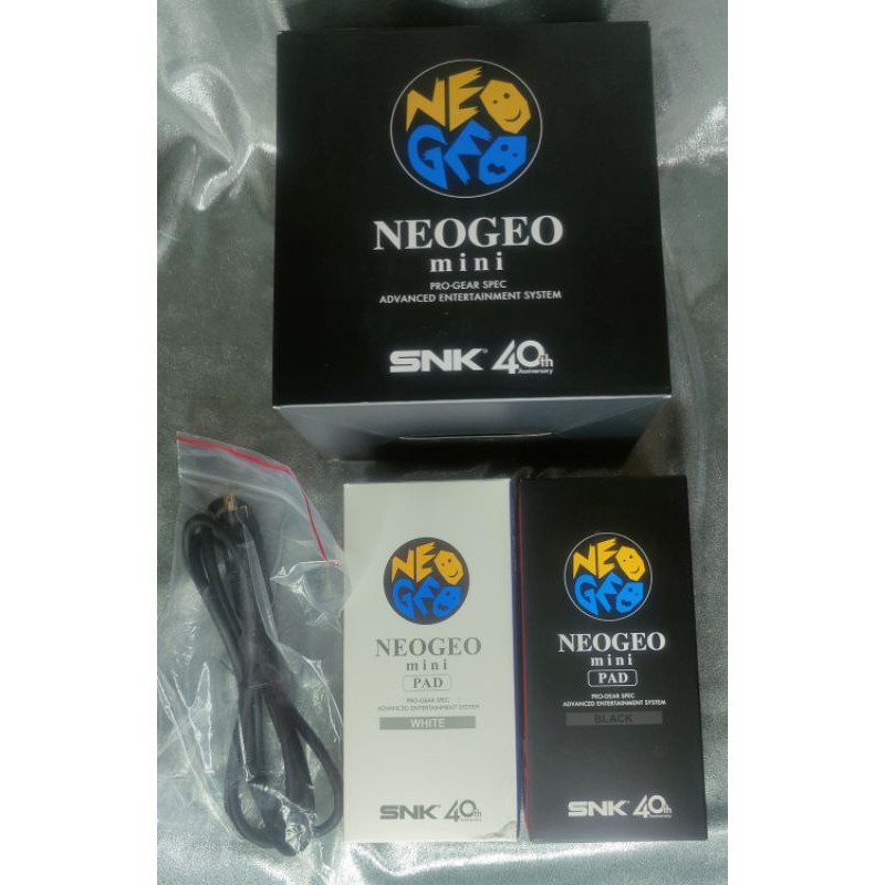 SNK 40週年紀念遊戲機 NEOGEO MINI 含黑白雙手把組合 二手現貨