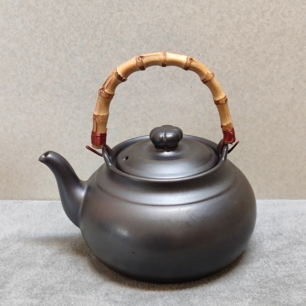 伊賀忠央窯　秋野宏和作　苔肌焼長方壺 秋野宏和作 伊賀忠央窯 苔肌焼の壺