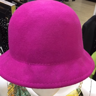 桃紅色麂皮質感 帽緣可捲式羊毛硬體保暖造型帽