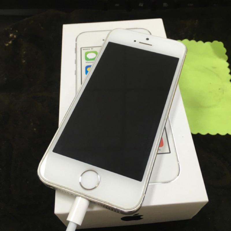 萊恩通訊 二手 IPHONE5S 16G  I5S iphone 5S 銀色 外觀漂亮些許小傷  功能正常 完美備用機 售6000元