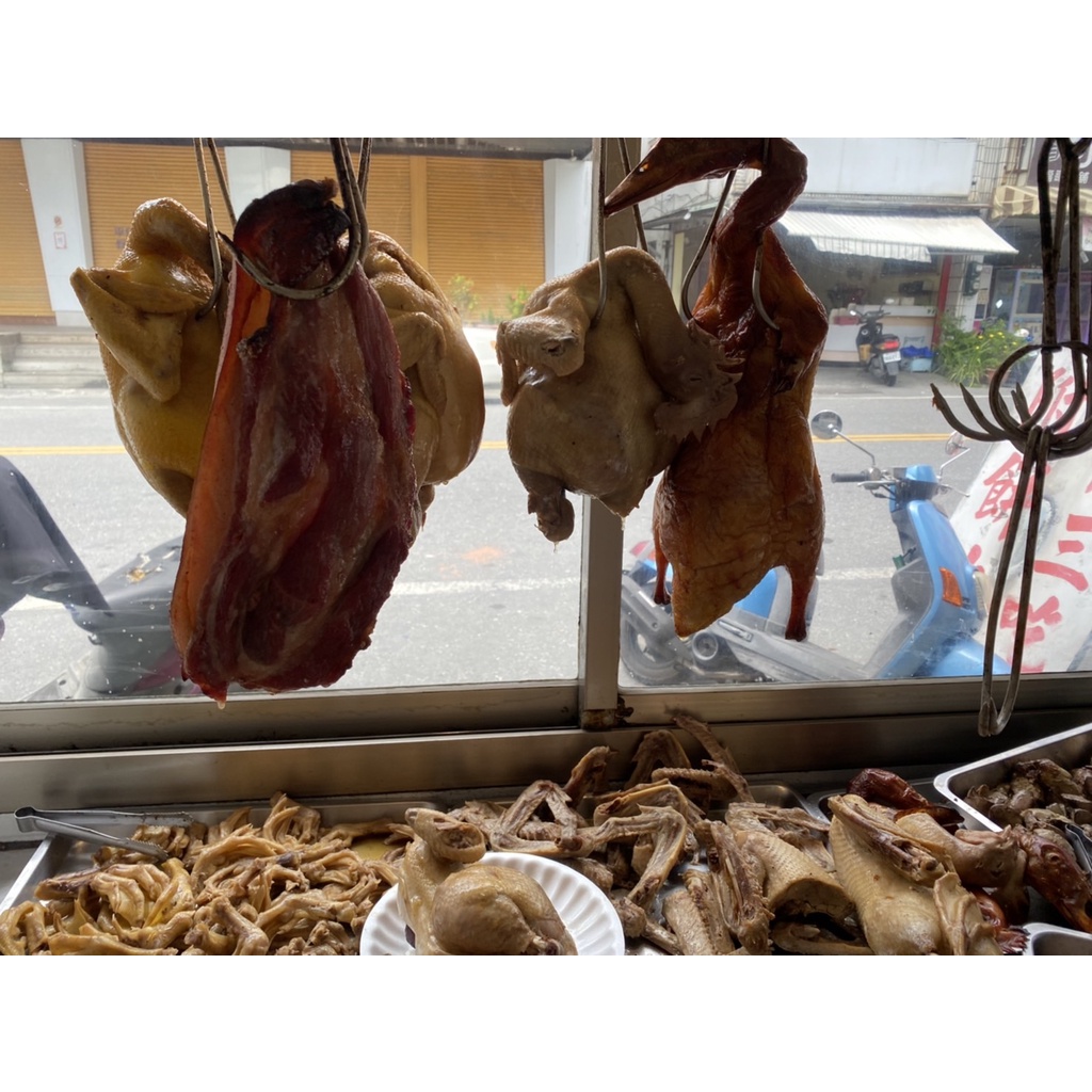 ［40年老店金財神烤鴨］古早味，傳統味，熟食，滷豬頭皮，豬耳朵，烤豬肉，三層肉，五花肉