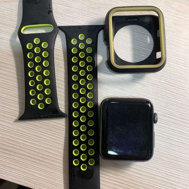 Apple Watch 2 Nike 版黑黃 GPS 42mm
