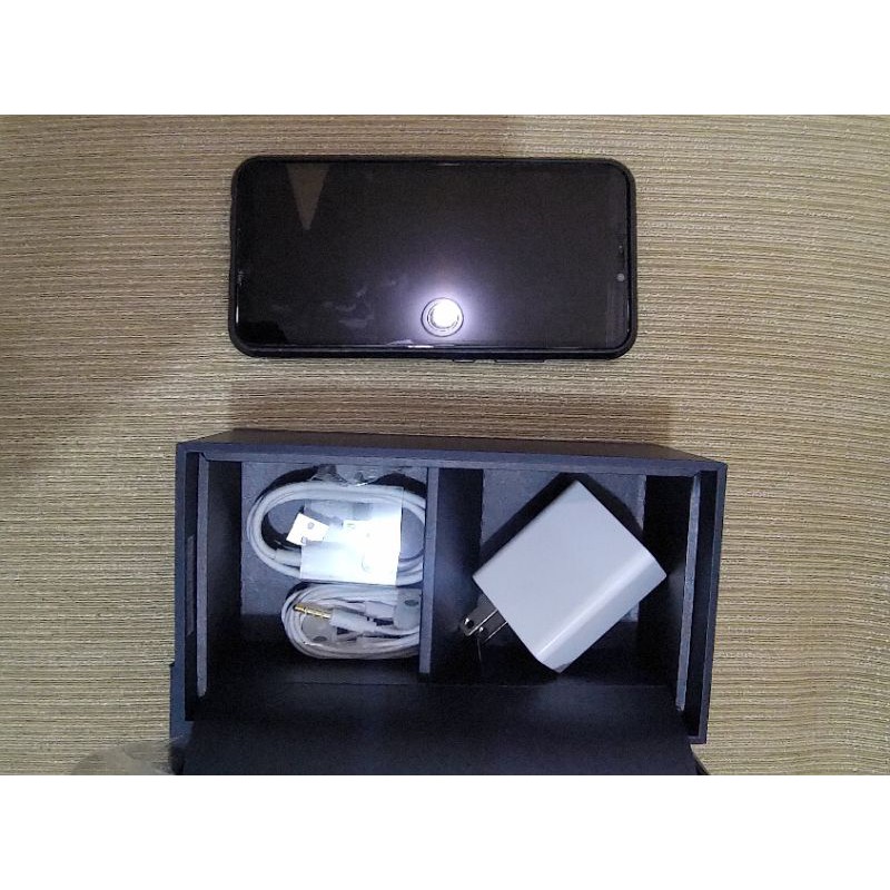 Asus Zenfone 5Z 6G 128G 6.2吋 銀 二手 ZS620KL