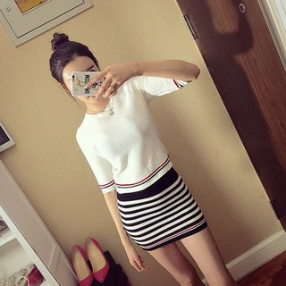 【 Angela ViVi 】韓版 氣質學生妹好比例針織質感顯瘦套裝 白色短袖撞色上衣+條文顯瘦包臀短裙