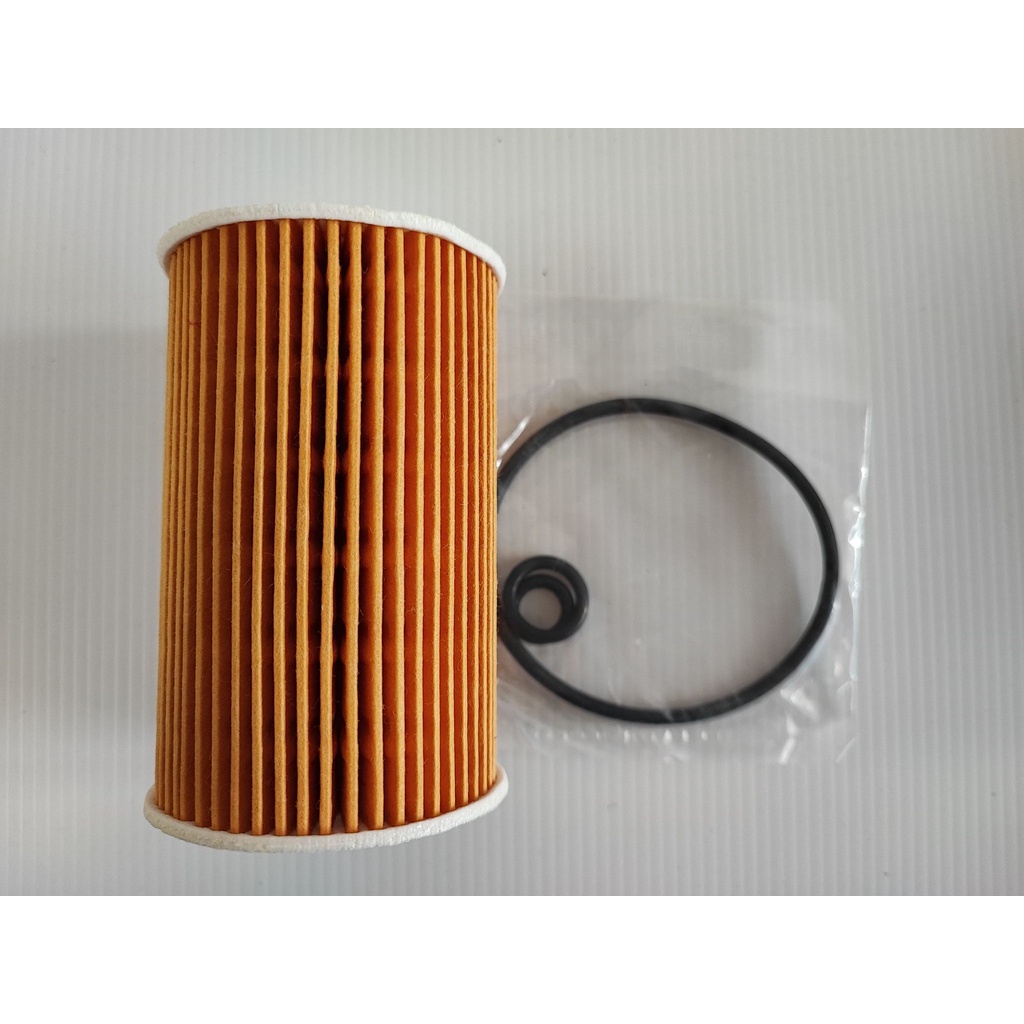 VW Engine Oil Filter 03L115562 - MANN-FILTER HU7008Z