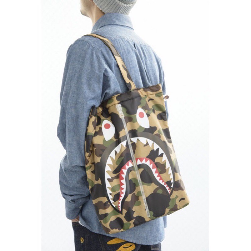 [現貨] BAPE 日雜贈品 鯊魚迷彩 夾棉 托特包 單肩包 購物袋 環保袋
