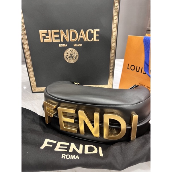 正品❗️Fendi 月牙包 111/07購入 台北101 附購證