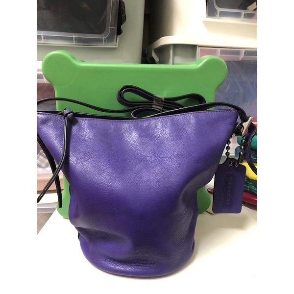 COACH 紫色皮革迷你水桶斜背包（絕對正品,流血大拍賣降價）
