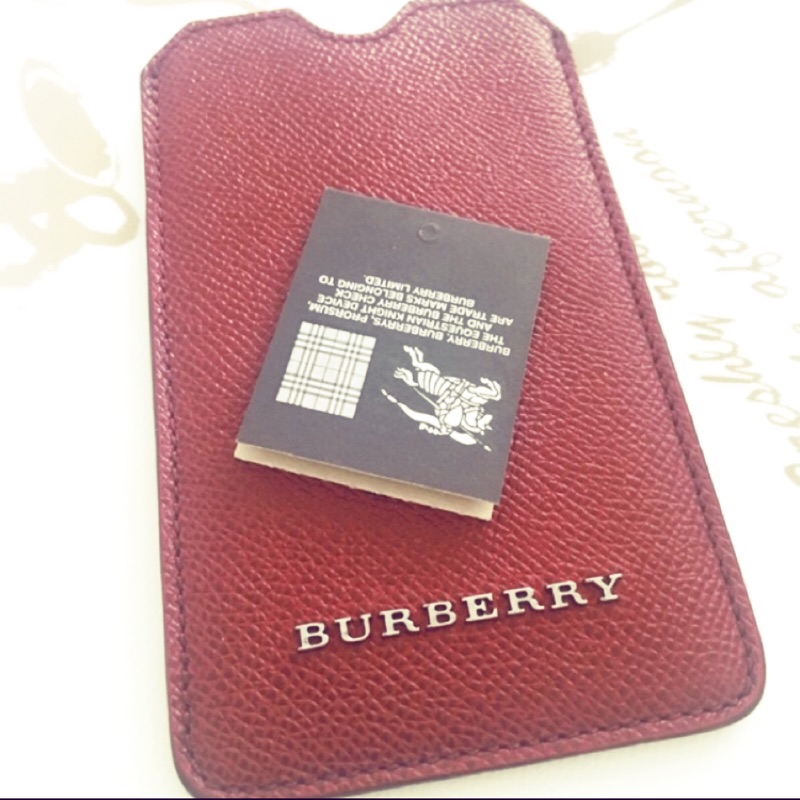 全新 美國帶回 特價 Burberry 保證正品 3折 皮質超好 手機套 紅色 iPhone SE 4吋專用