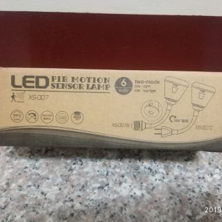 寬電壓白光 110～220V 6W 小夜燈感應燈二合一 LED 紅外線人體感應燈 插頭式 彎管蛇管