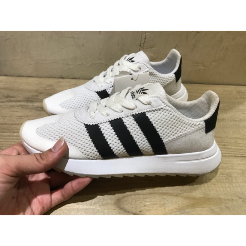 adidas originals flashback