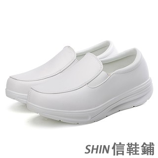 厚底護士鞋 女生軟底小白鞋 韓版防水休閒鞋 大尺碼女鞋 時尚皮面搖搖鞋 久穿久走不累腳 網紅同款套腳運動休閒鞋 【現貨】
