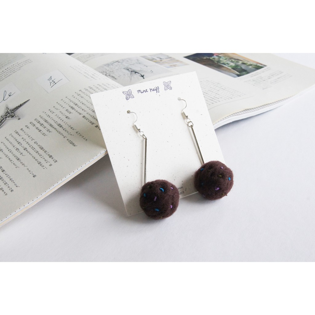 Mint Neiff I羊毛氈豆豆毛球吊鐘耳環i 棕i 穿式 夾式 蝦皮購物