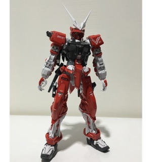 {鋼彈的屋-模型工作室} 萬代 MG 1/100 逆紅異端 完成品 （實品如圖） 鋼彈 模型 代工