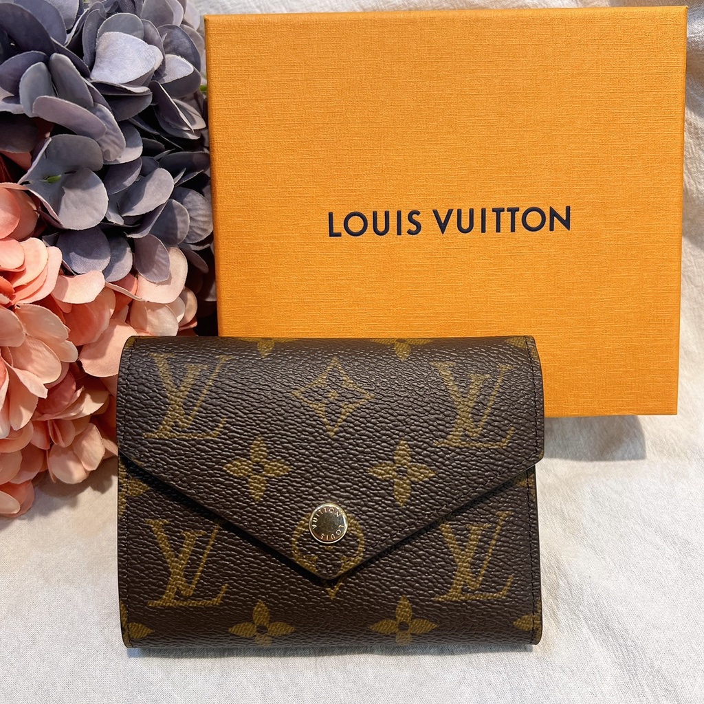 ♚KK SHOP♚ 預購 LOUIS VUITTON LV VICTORINE 錢包 M62360