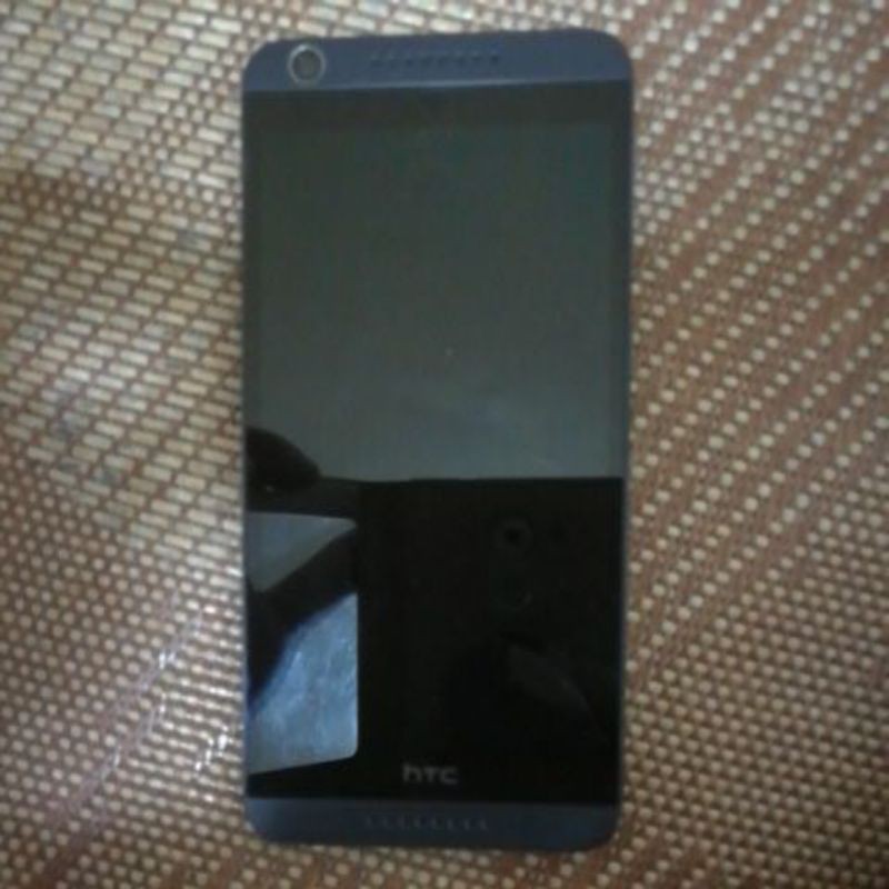 HTC d620 零件機，螢幕沒破不開機