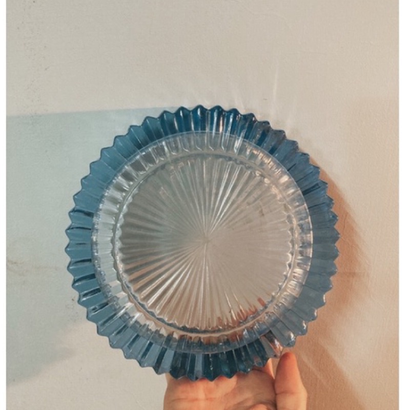 早期 80s 厚胎玻璃 湖水藍 鋸齒邊 放射狀 圓形 煙灰缸 置物皿 透明 典雅感 電影文青道具陳列參考