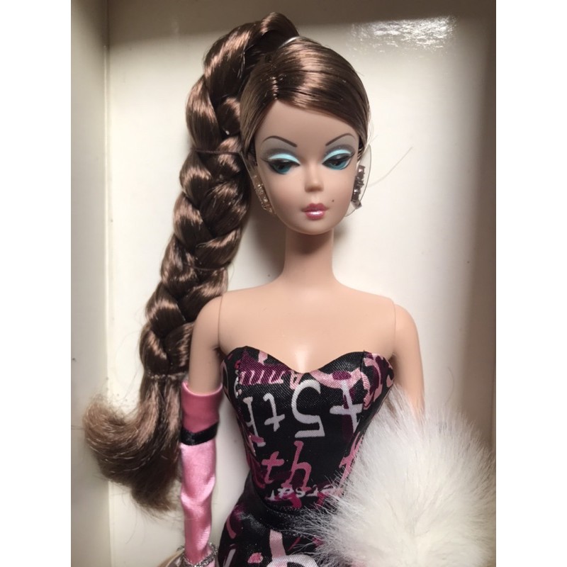 【 Barbie 】名模芭比—45th Anniversary Doll Giftset Silkstone model