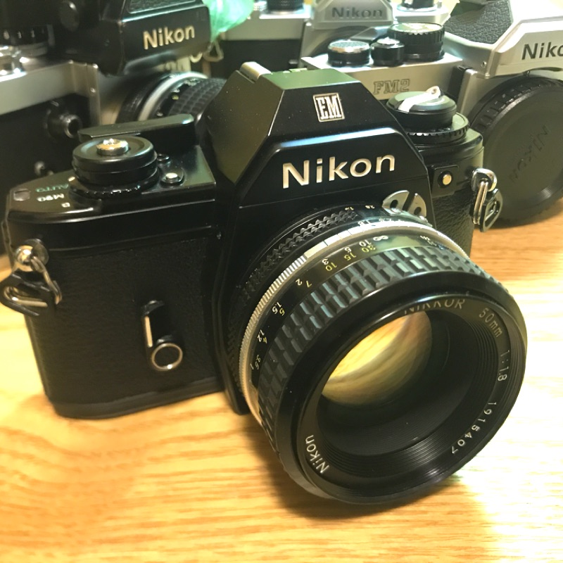 「輕巧入門好選擇」Nikon EM 黑機 + Nikon 50 1.8 ai 底片相機 復古相機 135底片