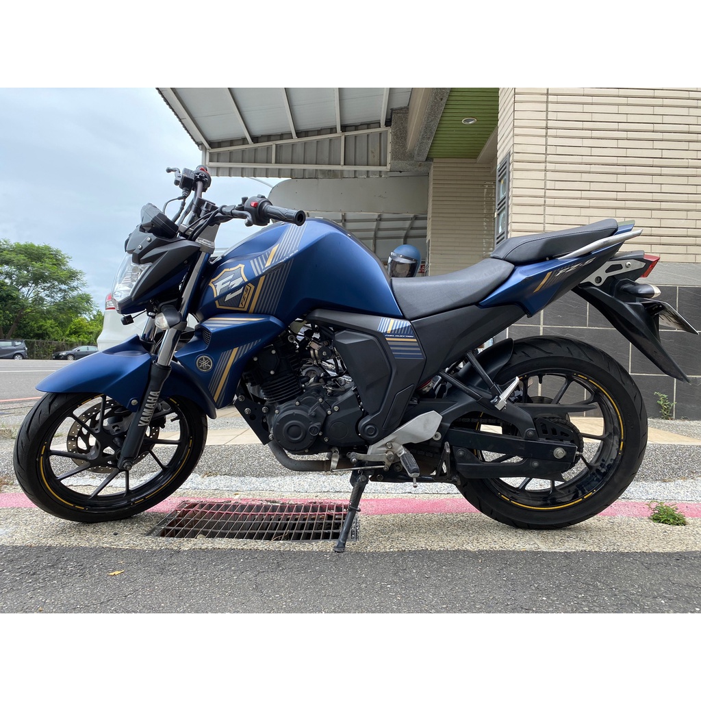 YAMAHA fzs150 二手檔車中古車配合全額.超額.學生貸款強力過件白牌黃牌紅牌仿賽街車大型重機滿18即可辦理