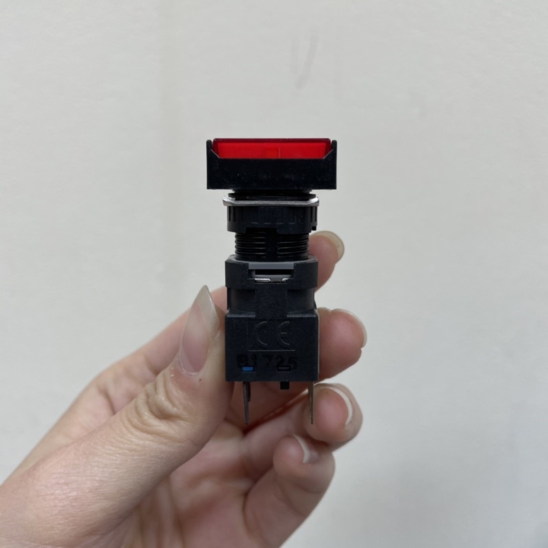 【台灣現貨 快速出貨】IDEC 和泉 長方形按鈕開關 16mm LA-T10 24V紅色 和泉按鈕開關