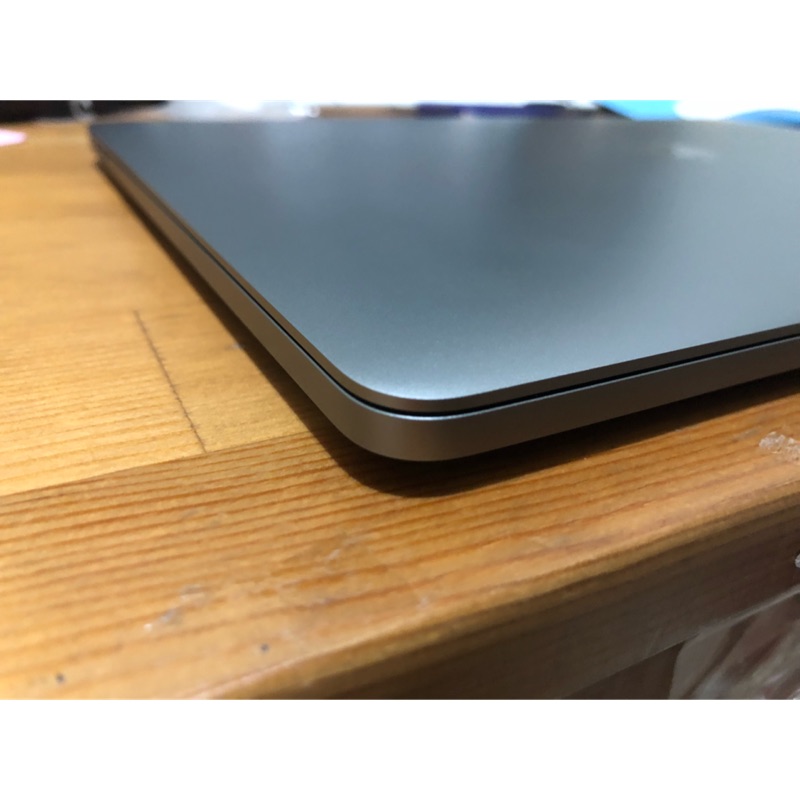 2016款式 MacBook PRO 15 i7 2.7G Hz/16G/512Gssd with Touch bar