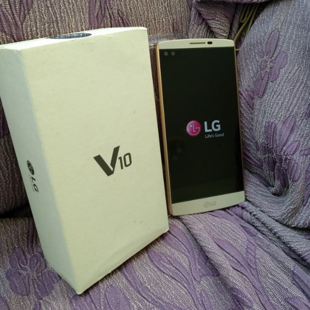 LG V10 盒裝手機一隻。