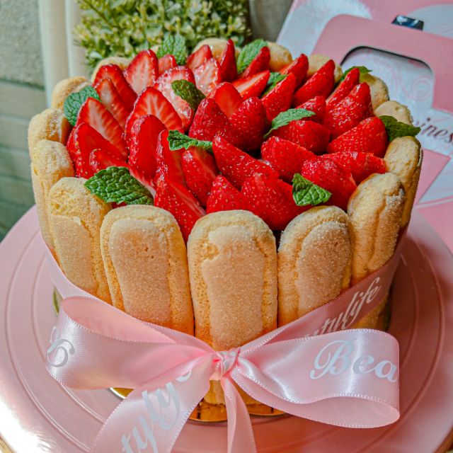 草莓夏洛特蛋糕~滿滿草莓蛋糕~有巧克力、香草、卡士達3種口味~生日、情人送禮最甜蜜！