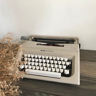 已讓藏～早期 西班牙製 Olivetti 打字機 老件收藏 陳列古道具