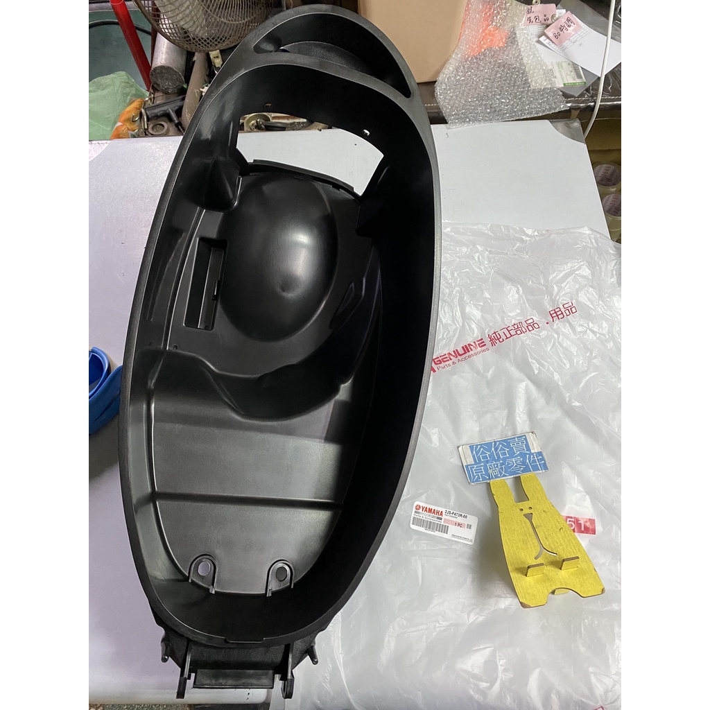 俗俗賣YAMAHA山葉原廠 置物箱 四代 新勁戰　BWS R 125 內裝 置物箱 料號：2JS-F473R-00